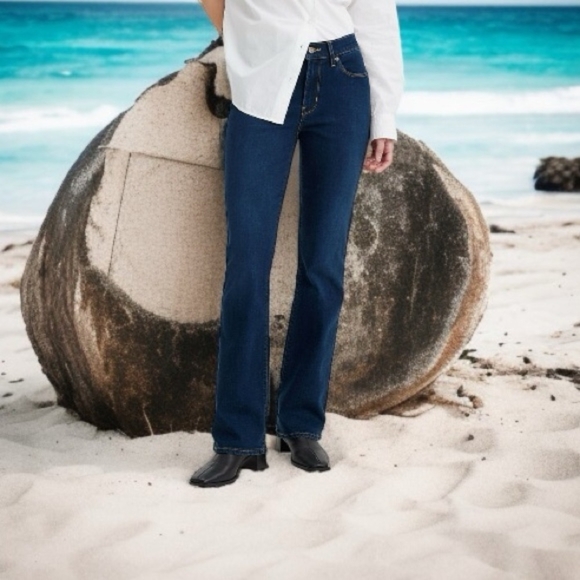 LEVI’S 518 Superlow Bootcut Low Rise Women's Jeans Dark Blue Denim Jeans NWT - Picture 1 of 8